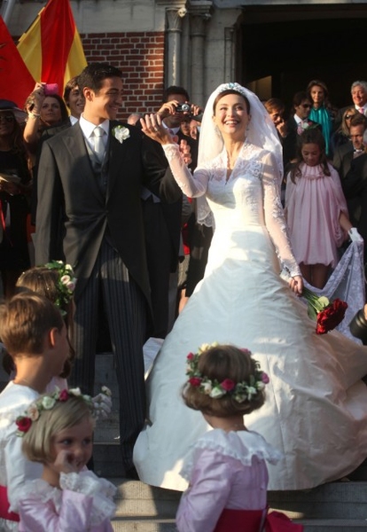 Королевская свадьба: Как Британия нарядилась к торжеству - Страница 2 955109_414_600_source