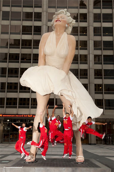 Памятник Мэрилин Монро в Чикаго 1044540_397_600_source