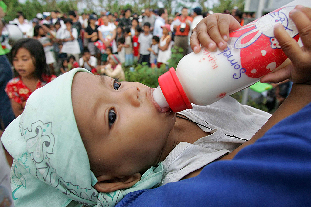 Венесуэла объявила войну бутылочкам для кормления младенцев - фото 1