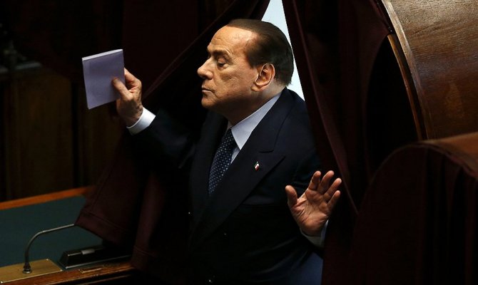 Сильвио Берлускони ведет Италию к новым выборам
