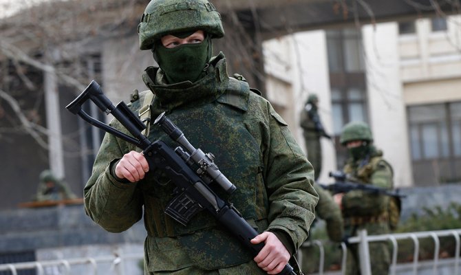 ロシア軍ウクライナに軍事介入  政府機関や鉄道・道路・空港・港湾を抑える